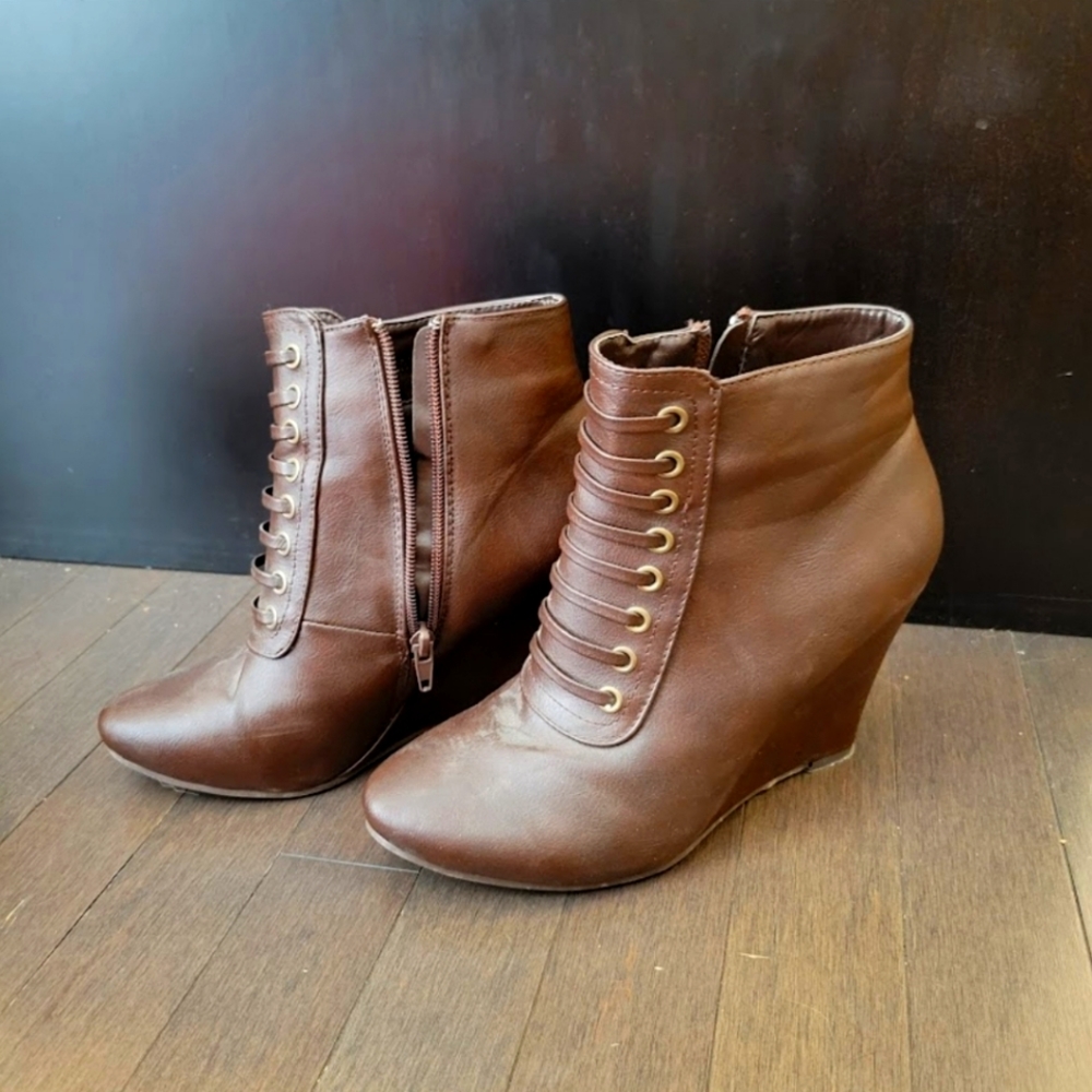 Brown size 8.5 Adriana NY heeled boots